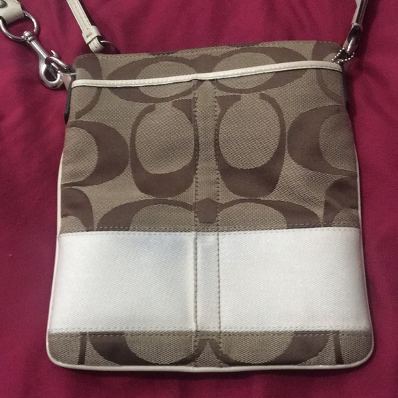 Crossbody Coach - Picture 3 of 3